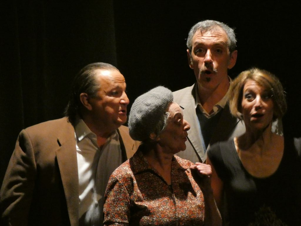 Photo of the Kvetch performance by Cie de l'Empreinté. Donna, Mother in law, Hal and George as a choir.